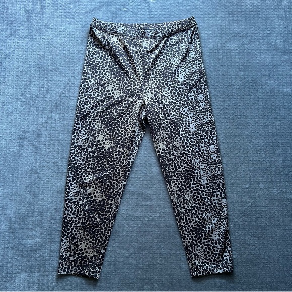 LIVE THE PROCESS Leopard Print Athletic Cropped Leggings Capris Animal Print M - Picture 2 of 14